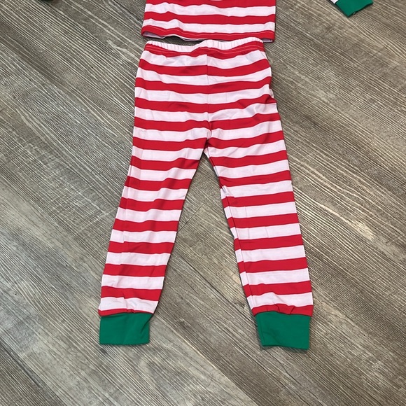 Coral Bee Boys 2 piece Pajamas Size 3 years color Red and white with green trim - Picture 6 of 8